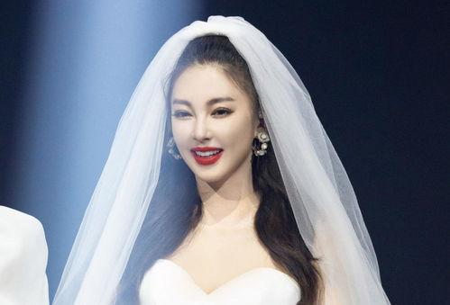 娱乐吃瓜姐蔡徐坤,从娱乐吃瓜姐到现象级偶像的蜕变之路